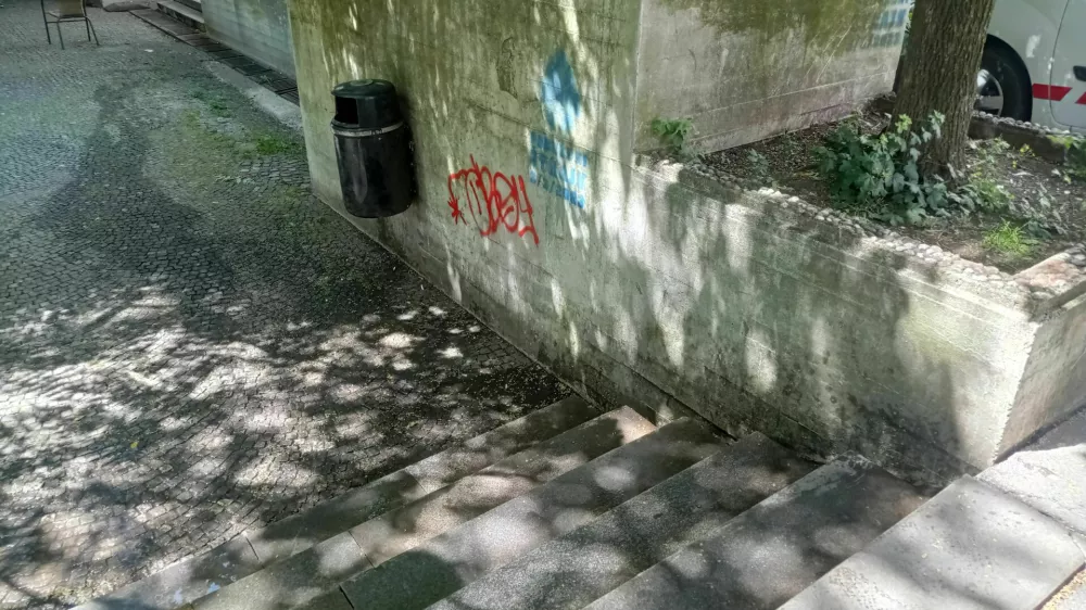 V noči z 31. maja na 1. junij je na Cigaletovi ulici izbruhnil prepir, sledil je pretep, na koncu pa je en tip ustrelil drugega. 