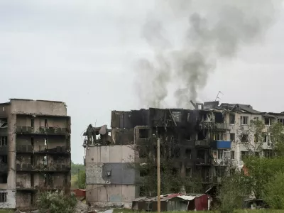 A view shows apartment buildings damaged by Russian military strikes, amid Russia's attack on Ukraine, in the frontline town of Myrnohrad, Donetsk region, Ukraine May 29, 2025. REUTERS/Anatolii Stepanov