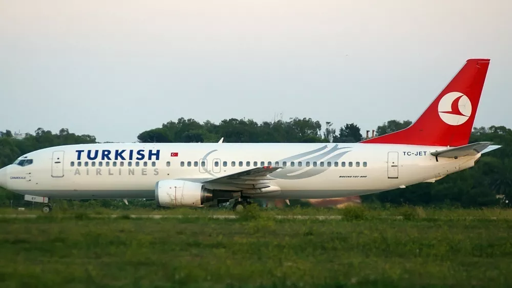 REFILE - ADDITIONAL INFORMATIONA hijacked Turkish Airlines plane sits on the runway at the Brindisi airport October 3, 2006. Two Turkish hijackers seeking to send a message to Pope Benedict seized a Turkish passenger plane flying from the Albanian capital Tirana to Istanbul on Tuesday and diverted it to Italy. REUTERS/Fabio Serino (ITALY)