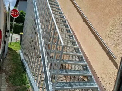 V Savskem naselju so po več mesecih dobili nove stopnice. Foto: zajem zaslona