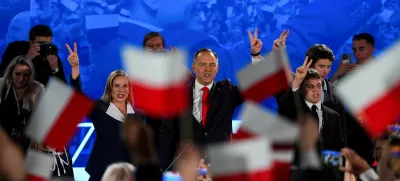 Polish presidential candidate Karol Nawrocki, backed by the main opposition Law and Justice (PiS) party, his wife Marta Nawrocka, his sons Antoni and Daniel gesture as they react to the exit polls of the second round of the presidential election, in Warsaw, Poland, June 1, 2025. REUTERS/Aleksandra Szmigiel