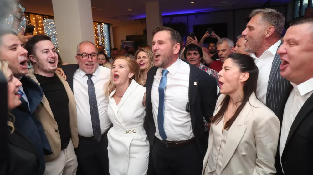 01.06.2025., Split - Docek izbornih rezultata drugog kruga lokalnih izbora u izbornom stozeru HDZ-a u studentskom restoran S.O.S. u Kopilici. Josip Gojak, Ivo Bilic, Edita Maretic, Tomislav Suta i Matea Dorcic Photo: Ivo Cagalj/PIXSELL