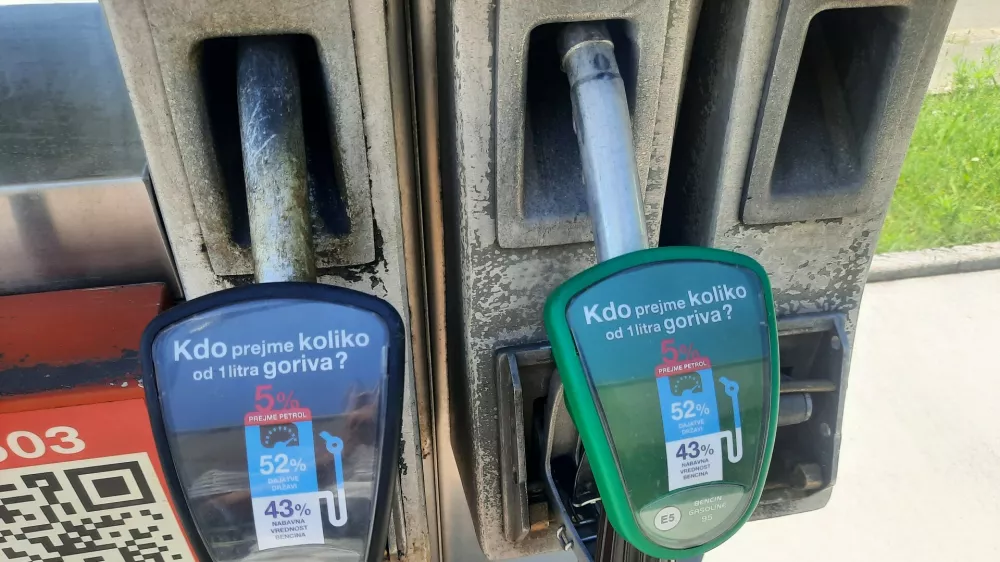 17.06.2024 - Petrol - bencinska črpalka - prikaz cene goriva - ročka za točenje bencina - gorivaFOTO: Luka Cjuha
