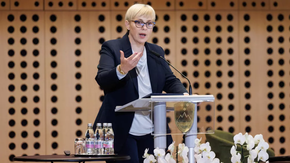 Brdo pri Kranju.Predsednicin forum z naslovom Bivanjska problematika mladih in starejsih - Kljuc do resitev, posvecen iskanju resitev za stanovanjske izzive, s katerimi se soocata tako mlajsa kot starejsa generacija.Izjava za javnost.Predsednica republike Natasa Pirc Musar.