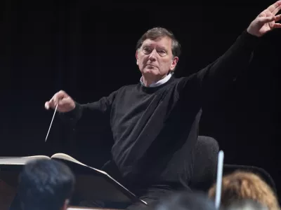 Uroš Lajovic, dirigent in umetniški vodja komornega orkestra Slovenicum; dirigent in revizor opere Črne maske Marija Kogoja//FOTO: Luka Cjuha