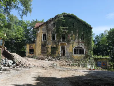 26.05.2025 - Hotel Bellevue Ljubljana. rušenje gradbiščeFoto: Luka Cjuha