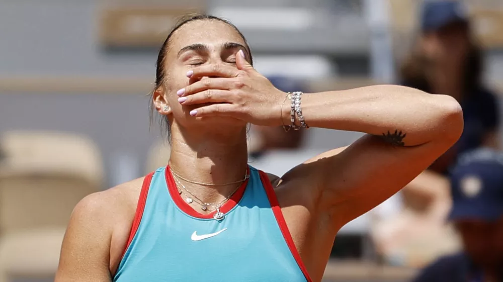 Tennis - French Open - Roland Garros, Paris, France - June 3, 2025 Belarus' Aryna Sabalenka celebrates after winning her quarter final match against China's Qinwen Zheng REUTERS/Stephanie Lecocq