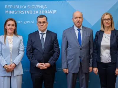 Ljubljana, ministrstvo za zdravje.Ministrica za zdravje Valentina Prevolnik Rupel je gostila alzirskega ministra za zdravje, prebivalstvo in reformo bolnisnic Abdelhaka Saihija ter alzirskega ministra za delo, zaposlovanje in socialno varnost Faycala Bentaleba, s katerima je med drugim spregovorila o moznosti vzpostavitve dvostranskega sodelovanja med drzavama na podrocju zdravstva in medicin.