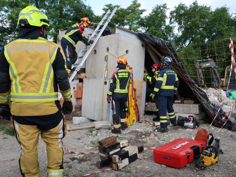 Vaja potres 2025, Nova Gorica, Gorica, simulacija potresa, reševanje, gasilci, reševalci, / Foto: Nataša Bucik Ozebek