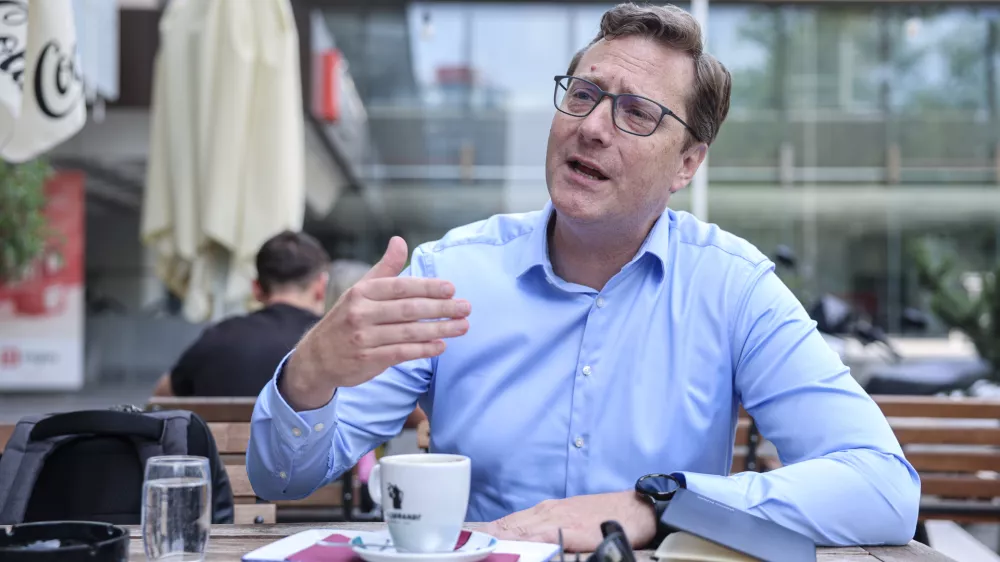 - 19.06.2025 - Evropski poslanec Vladimir Prebilič//FOTO: Jaka GasarOPOMBA: ZA OBJEKTIV - INTERVJU / Foto: Jaka Gasar