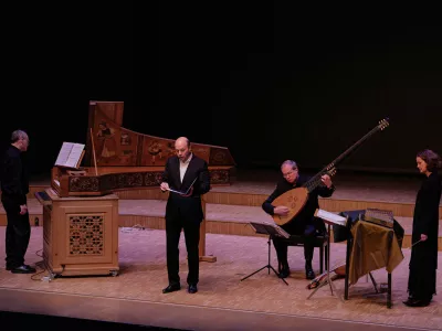 Sonate in moteti Angela Contija, Francesca Fea in Giambattiste Martinija s čarobnimi zvoki izvirnega opreklja, ki je nastal leta 1758 v Barceloni