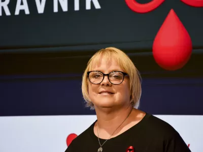 Alenka Rak, članica društva: Bodite dobri, bodite hvaležni. In ne želite drugim tistega, česar ne bi želeli sebi. Življenje te nauči, da zrasteš iz bolečine, čeprav velikokrat znova padeš. Ampak – greš naprej.