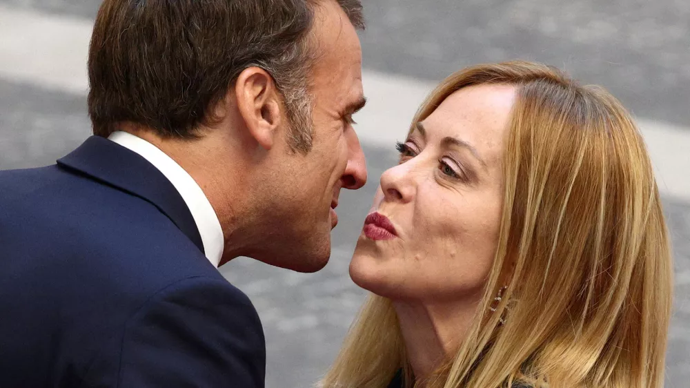 Italian Prime Minister Giorgia Meloni meets French President Emmanuel Macron at Palazzo Chigi, in Rome, Italy, June 3, 2025. REUTERS/Guglielmo Mangiapane   TPX IMAGES OF THE DAY