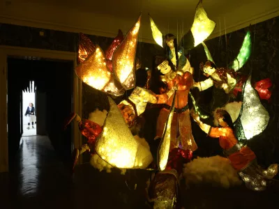 Umetniška vodja letošnjega 36. grafičnega bienala Ljubljana Chus Martinez je pred odprtjem razstave dejala, da se pri selekciji ni osredotočala izključno na medij grafike, temveč je iskala povezave z drugimi umetnostmi, denimo z lutkovno. Foto: Luka Cjuha