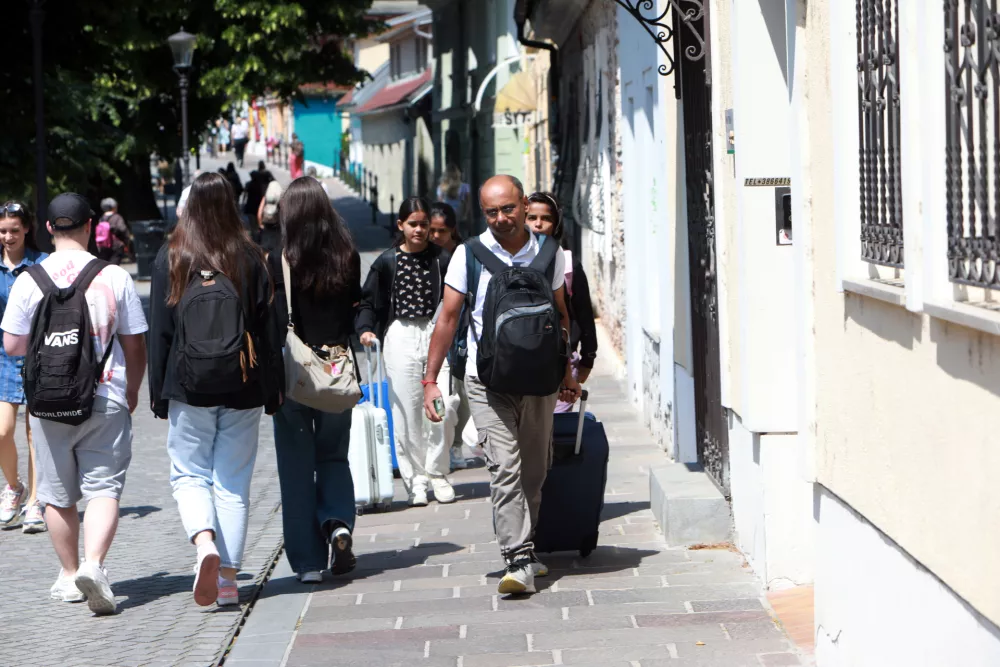 Od parkirišča do hostlov: Na Petkovškovem nabrežju kar 100 turističnih namestitev