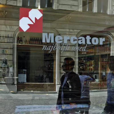 ﻿- ilustrativna fotografija 2013 - Mercator - Stritarjeva ulica - Galerija Kresija, stavba //FOTO: Bojan Velikonja