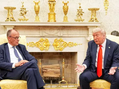 05 June 2025, US, Washington: US President Donald Trump (R) meets with German Chancellor Friedrich Merz in the Oval Office at the White House. Photo: Michael Kappeler/dpa Pool/dpa