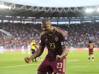 Venezuela's Salomon Rondon celebrates scoring his side's second goal against Bolivia during a World Cup 2026 qualifying soccer match in Maturin, Venezuela, Friday, June 6, 2025. (AP Photo/Ariana Cubillos)
