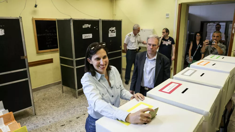 Secretary of the Italian Democratic Party (PD) Elly Schlein votes during a referendum on employment and Italian citizenship at a polling station in Rome, Italy, June 8, 2025. REUTERS/Matteo Minnella