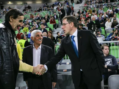 ﻿nekdanji košarkar Aljoša Žorga in predsednik KK Olimpija Ljubljana Jani Möderndorfer - 11.01.2016 - Košarkarski klub Olimpija - večer legend 70 let delovanja košarkarskega kluba Olimpija.   ///FOTO: Luka Cjuha.