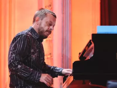 matija Dedić, klavir, glasba