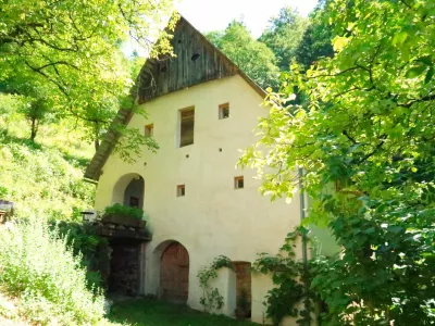 Domačija Za Lomovjem, Ravne pri Cerknem, Cirila Toplak, Obnovljene domačije, stavbna dediščina / Foto: Nataša Bucik Ozebek