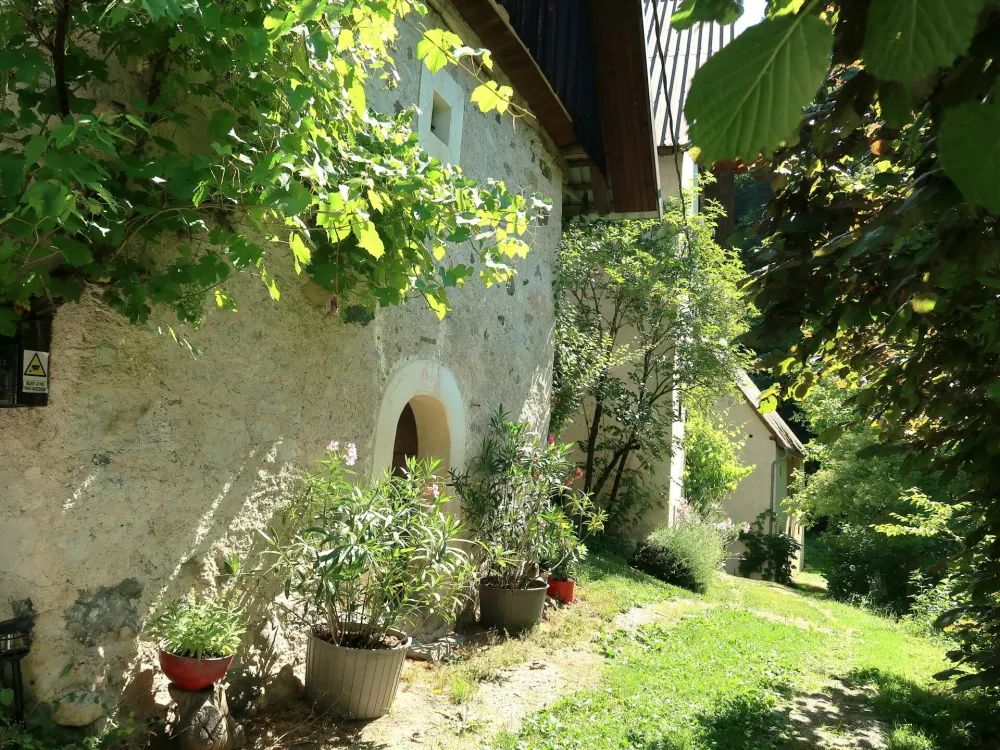 Domačija Za Lomovjem, Ravne pri Cerknem, Cirila Toplak, Obnovljene domačije, stavbna dediščina / Foto: Nataša Bucik Ozebek