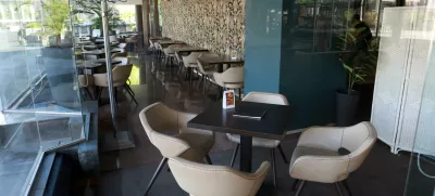 28.04.2025 - Maximarket, onesnažena voda, prazna kavarnaFoto: Tomaž Skale