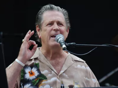 FILED - 26 June 2005, United Kingdom, London: Brian Wilson performs on the Pyramid Stage at the Glastonbury Festival at Worthy Farm. Beach Boys singer has died, his family said in a statement on his official website. Photo: Yui Mok/PA Wire/dpa