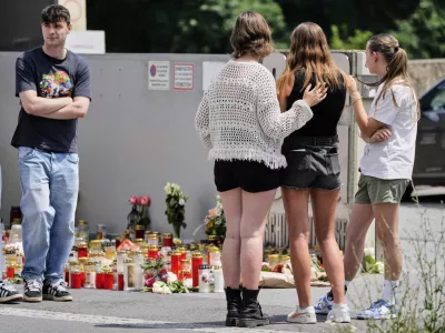 Avstrija se sooča z žalovanjem in vprašanji o motivih 21-letnega storilca. / Foto: AP