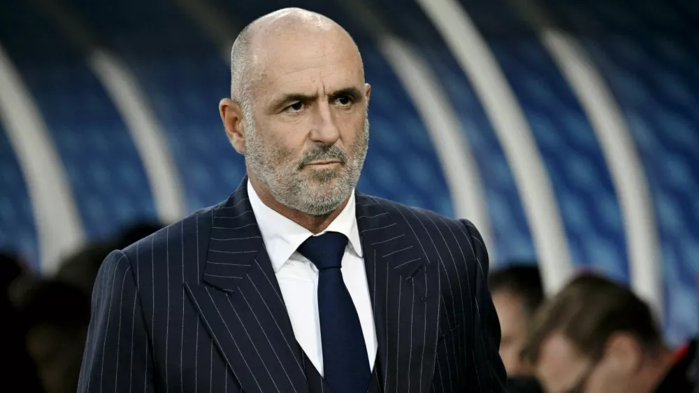 Soccer Football - World Cup - European Qualifiers - Group G - Finland v Poland - Helsinki Olympic Stadium, Helsinki, Finland - June 10, 2025 Poland coach Michal Probierz before the match Markku Ulander/Lehtikuva via REUTERS ATTENTION EDITORS - THIS IMAGE WAS PROVIDED BY A THIRD PARTY. NO THIRD PARTY SALES. NOT FOR USE BY REUTERS THIRD PARTY DISTRIBUTORS. FINLAND OUT. NO COMMERCIAL OR EDITORIAL SALES IN FINLAND.