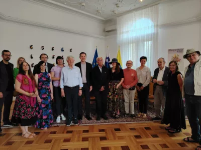 FOTO: Nekatere prejemnike zlatnika poezije je sprejel celjski župan Matija Kovač. Foto Mojca Marot