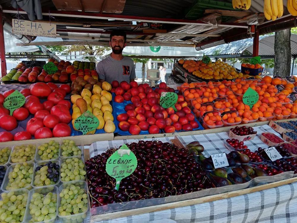 Češnje, ljubljanska tržnica, sadje, branjevec, branjevka.