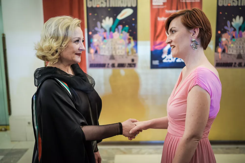 Maribor, SNG Maribor.Zakljucek festivala Borstnikovo srecanje s podelitvijo festivalskih nagrad, ki se ga je udelezila tudi ministrica za kulturo Asta Vrecko.