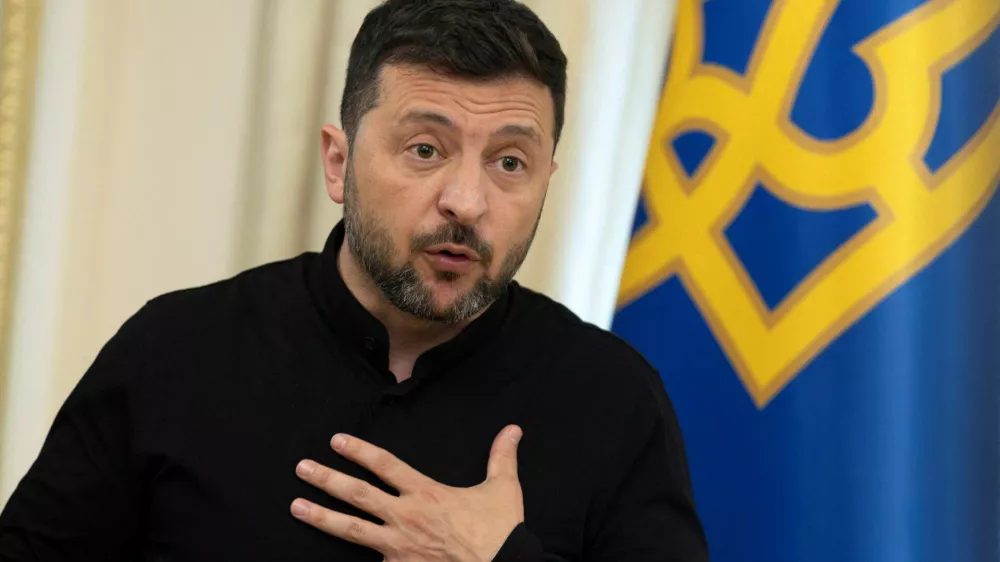 FILE PHOTO: Ukraine's President Volodymyr&nbsp;Zelenskiy speaks during a joint press conference with German Defence Minister&nbsp;Boris&nbsp;Pistorius&nbsp;(not pictured) after talks, amid Russia's attack on Ukraine, in Kyiv, Ukraine June 12, 2025. REUTERS/Thomas Peter/File Photo