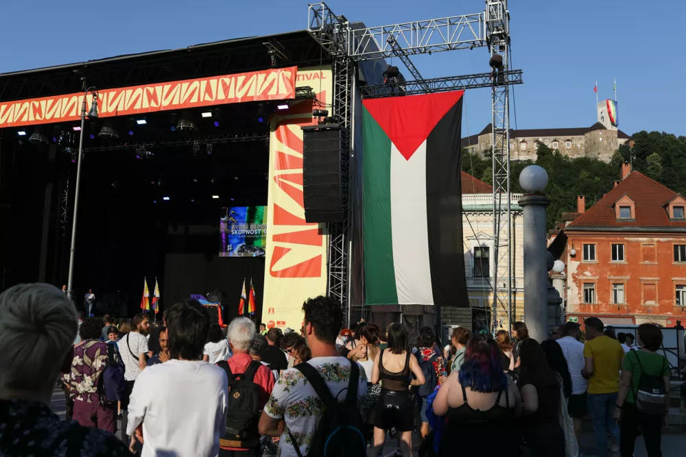(FOTO) Parada ponosa v Ljubljani: parada kot politično dejanje in poziv k pravičnejši družbi
