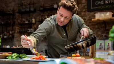 FILED - 06 December 2017, Hamburg: The British chef Jamie Oliver cooks at the One Kitchen Culinary School in Hamburg. Photo: picture alliance / Axel Heimken/dpa