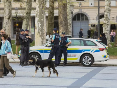 16.04.2025 - Policija - Policijska patrulija v centru mesta Ljubljana - Kongresni trg - varnost v prestolnici - Foto: Luka Cjuha