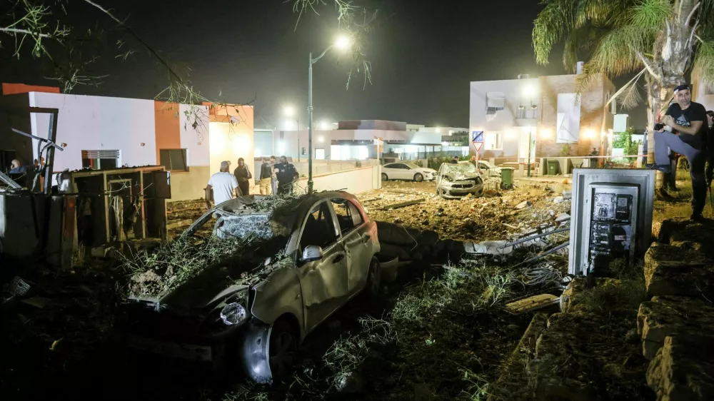 Security and rescue personnel work at an impact site following missile attack from Iran on Israel, at Zavdiel, Israel, June 15, 2025. REUTERS/Itay Cohen