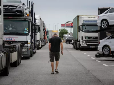 ﻿03.07.2016 - Stavka v Luki Koprer - Luka Koper - tovorni promet tovornjaki čakajo za vstop v Luko ///FOTO: Luka Cjuha.