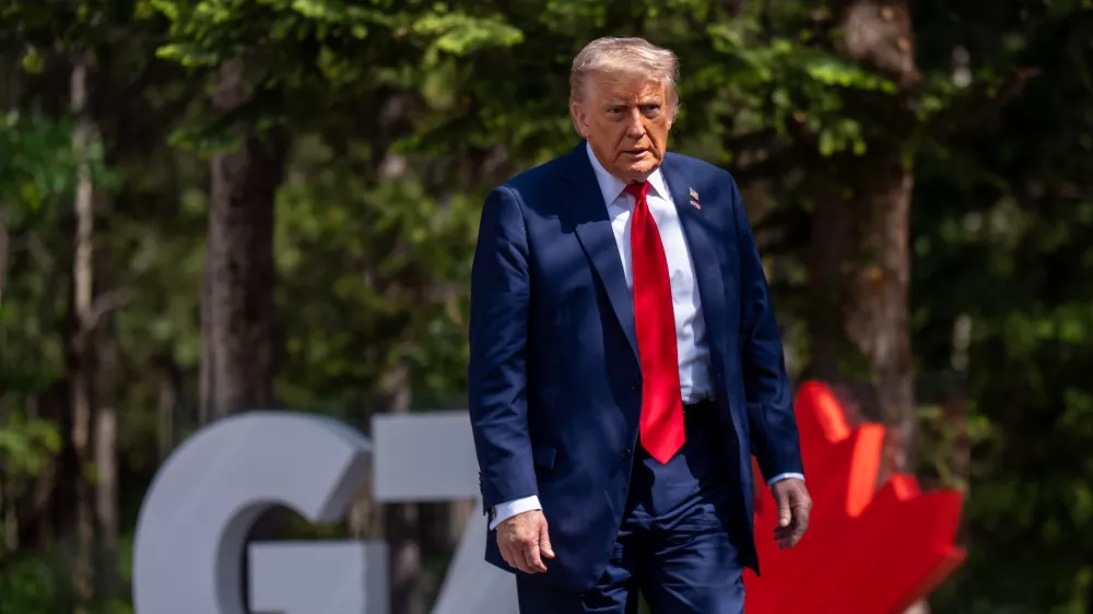 16 June 2025, Canada, Kananaskis: US President Donald Trump arrives at the Pomeroy Kananaskis Mountain Lodge, ahead of the G7 leaders' summit in Kananaskis. Photo: Michael Kappeler/dpa-Pool/dpa