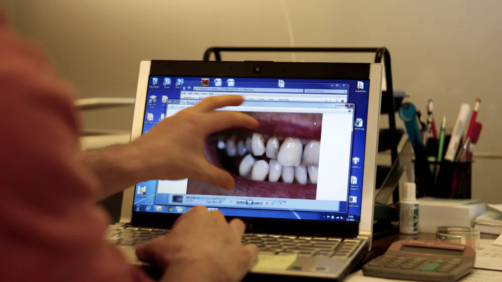 Ljubljančanka je popravljala zobe, čeprav ni zobozdravnica?