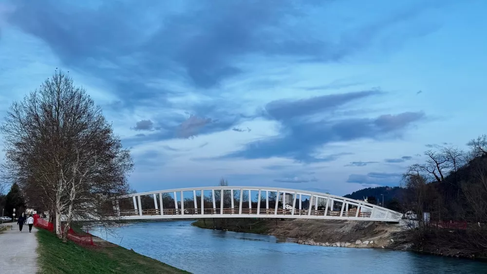 Most na Špici, Savinja, Celje, kolesarski most čez Savinjo