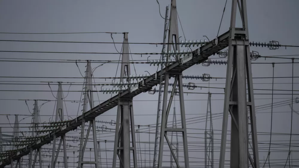 elektrika - simbolična fotografijaelektrično omrežjeomrženinaporaba elektrikedaljnovodelektrična napeljavaELES11.02.2025 Električno omrežje, okolica BeričevaFOTO: Nik Erik Neubauer