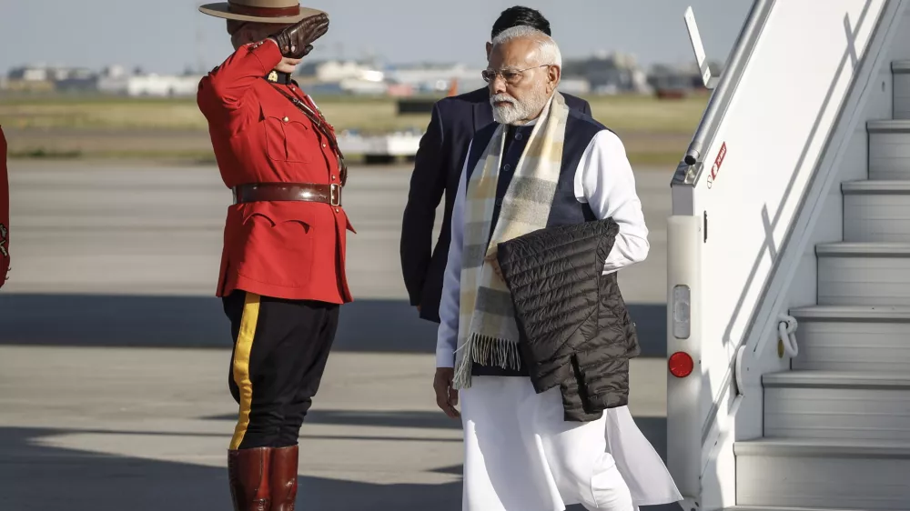 16 June 2025, Canada, Kananaskis: Indian Prime Minister Narendra Modi arrives arrives at Calgary International airport to attend the G7 Leaders' Summit in Kananaskis. Photo: Jeff Mcintosh/Canadian Press via ZUMA Press/dpa
