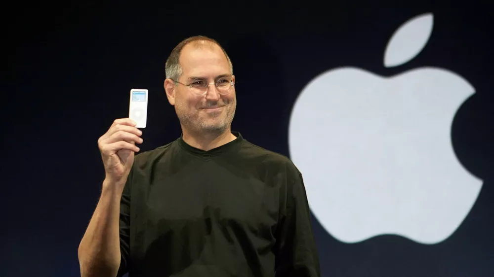 CE1KT0 Oct. 5, 2011 - (File Photo) STEVE JOBS - the man who brought us the iPhone, the iPod and the iMac - has died. The co-founder of Apple Computers was 56 years old. Jobs had been battling a rare form of pancreatic cancer for years. He resigned from the post of Apple CEO in Aug. PICTURED: Sep. 07, 2005 