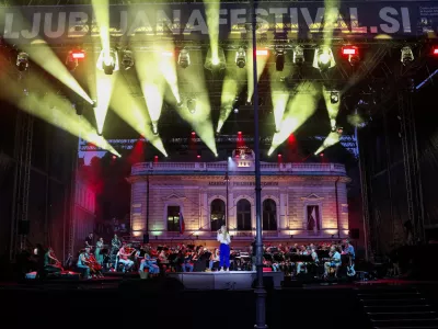 (FOTOGALERIJA) S Poletno nočjo se je začelo dolgo vroče kulturno poletje