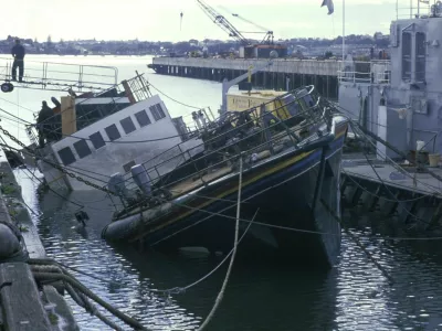 Ladjo rainbow warrior so v Aucklandu potopili Francozi. F Getty Images