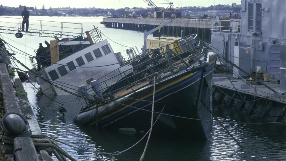 Ladjo rainbow warrior so v Aucklandu potopili Francozi. F Getty Images