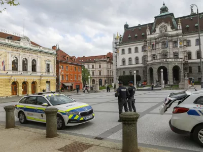16.04.2025 - Policija - Policijska patrulija v centru mesta Ljubljana - Kongresni trg - varnost v prestolnici - Foto: Luka Cjuha